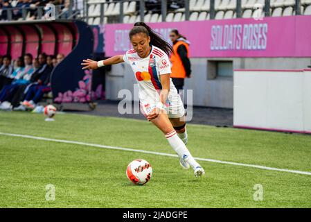 Selma Bacha de l'Olympique Lyonnais contrôle le ballon lors du championnat féminin de France, D1 Arkema football match entre Paris Saint-Germain et Olympique Lyonnais (Lyon) le 29 mai 2022 au stade Jean Bouin à Paris, France - photo Melanie Laurent / A2M Sport Consulting / DPPI Banque D'Images