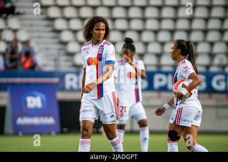 Wendie Renard de l'Olympique Lyonnais et Selma Bacha de l'Olympique Lyonnais lors du championnat féminin de France, D1 Arkema football match entre Paris Saint-Germain et l'Olympique Lyonnais (Lyon) le 29 mai 2022 au stade Jean Bouin à Paris, France - photo Melanie Laurent / A2M Sport Consulting / DPPI Banque D'Images