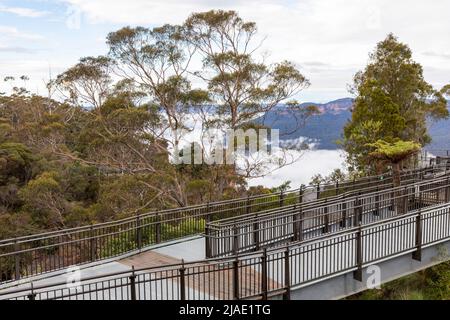 Echo point Katoomba et nouvelle zone d'expérience des visiteurs surplombant la Jamison Valley et les Three Sisters, Blue Mountains, Nouvelle-Galles du Sud, Australie Banque D'Images