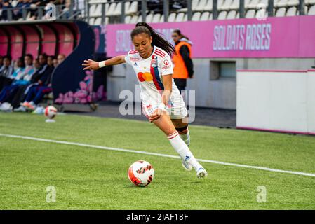 Selma Bacha de l'Olympique Lyonnais contrôle le ballon lors du championnat féminin de France, D1 Arkema football match entre Paris Saint-Germain et Olympique Lyonnais (Lyon) le 29 mai 2022 au stade Jean Bouin à Paris, France - photo: Melanie Laurent/DPPI/LiveMedia Banque D'Images