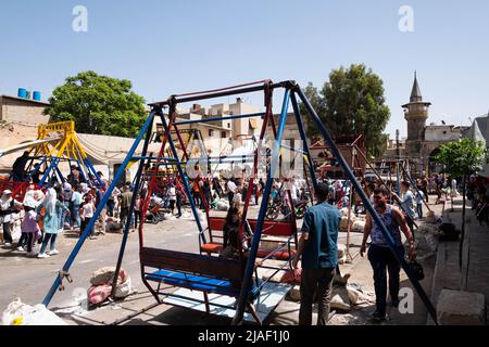 Damas, Syrie - Mai, 2022: Les enfants jouant sur la rue festival événement, les enfants appréciant des vacances après le Ramadan (Eid Al Fitr), Damas Banque D'Images