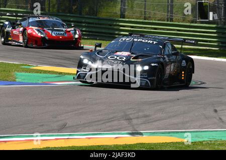 Imola, 12 mai 2022: #69 Aston Martin Vantage AMR d'OMAN COURSE AVEC l'équipe de sport TF conduite par Sorensen - de Haan en action pendant la pratique de ELMS 4H o Banque D'Images