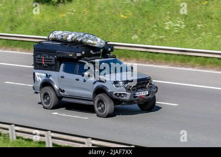 2019 Ford Ranger Raptor gris 1996 cc Diesel Adventure SUV ; conduite sur l'autoroute M61, Manchester, Royaume-Uni Banque D'Images