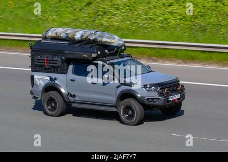 2019 Ford Ranger Raptor gris 1996 cc Diesel Adventure SUV ; conduite sur l'autoroute M61, Manchester, Royaume-Uni Banque D'Images