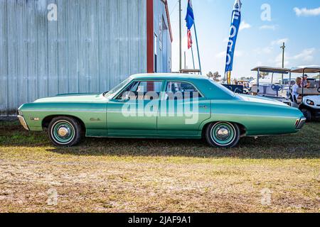 Fort Meade, FL - 23 février 2022 : 1968 Chevrolet Bel Air 307 au salon des tracteurs local Banque D'Images