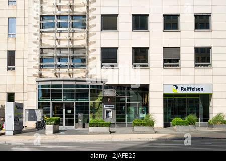 Luxembourg, mai 2022. Vue de l'Esternal de la succursale de la banque Raffeisen dans le centre-ville Banque D'Images