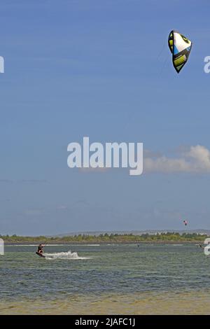 Kite surfeur à la plage de Sanur, Indonésie, Bali Banque D'Images