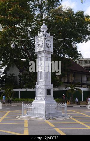 Tour de l'horloge dans la rue Albert Nook Independence Avenue dans la capitale Victoria, Seychelles, Mahé Banque D'Images