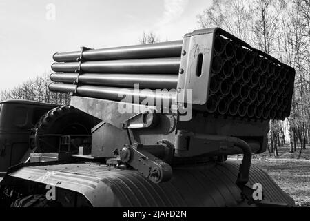 Système de lance-roquettes multiple basé sur le camion de l'armée Banque D'Images