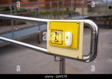 bouton d'appel d'assistance désactivé près de la rampe. Banque D'Images