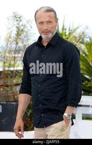 Cannes, Frankreich. 26th mai 2022. Mads Mikkelsen pose au photocall de 'rendez-vous avec Mads Mikkelsen' lors du Festival annuel du film de Cannes 75th au Palais des Festivals à Cannes, France, le 26 mai 2022. Credit: dpa/Alay Live News Banque D'Images