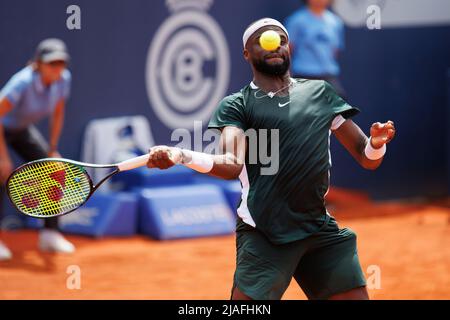 BARCELONE - APR 22: Frances Tiafoe en action pendant le tournoi de tennis de Banc Sabadell ouvert à Barcelone au Real Club de Tenis Barcelone le 22 avril 20 Banque D'Images