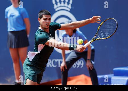 BARCELONE - APR 22: Carlos Alcaraz en action pendant le tournoi de tennis du Banc Sabadell ouvert de Barcelone au Real Club de Tenis Barcelone le 22 avril 20 Banque D'Images