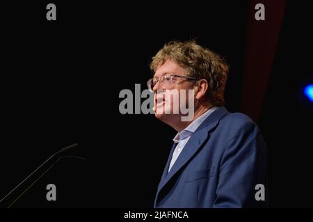 Hay-on-Wye, pays de Galles, Royaume-Uni. 30th mai 2022. James Runcie avec Irène Duval au Hay Festival 2022, pays de Galles. Crédit : Sam Hardwick/Alamy. Banque D'Images