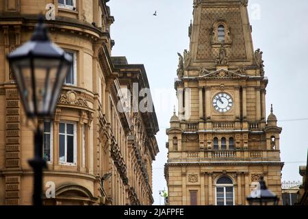 Halifax West Yorkshire, tour de l'horloge de l'hôtel de ville et flèche Banque D'Images