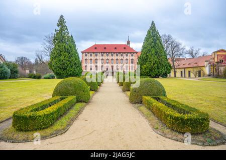 Le château de Libochovice est un bâtiment historique baroque Banque D'Images