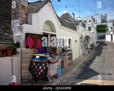 Boutique de souvenirs à Alberobello, région d'Apulia, Italie Banque D'Images