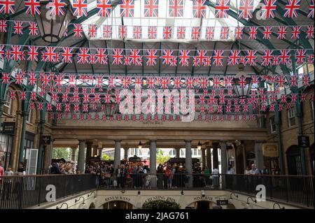 intérieur du jardin covent avec drapeau union jack célébration jubilé Banque D'Images