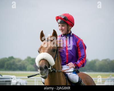 Jockey Shane Gray sur le Royaume de Melayu aux courses de York. Banque D'Images