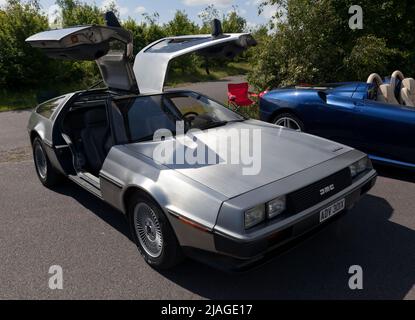 Vue des trois quarts avant d'un Silver, 1981, DeLorean DMC-12, exposé à la transaction, Classic car Show 2022 Banque D'Images