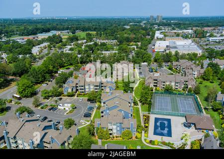 Panorama aérien vue de dessus paysage les quartiers résidentiels dans la belle ville de l'est du Brunswick, New Jersey USA Banque D'Images
