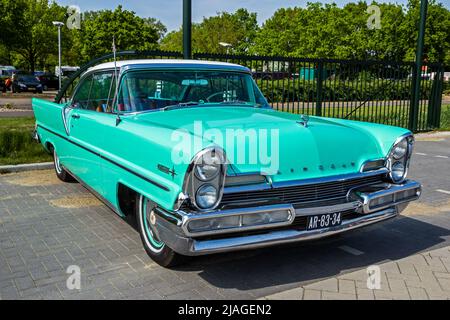 1957 Lincoln première voiture classique à Rosmalen, pays-Bas - 10 mai 2015 Banque D'Images