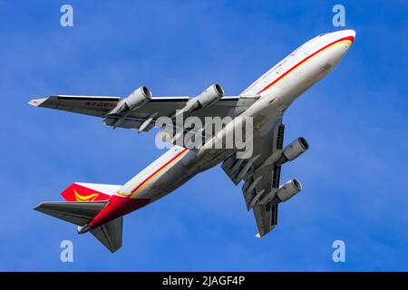 Yangtze River Airlines (aujourd'hui Suparna Airlines) Boeing 747 décollage de l'aéroport d'Amsterdam-Schiphol. Pays-Bas - 16 février 2016 Banque D'Images