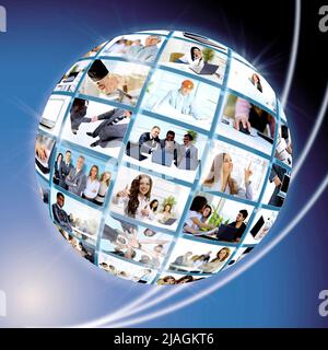 Un globe est isolé sur un fond blanc avec de nombreux gens d'affaires Banque D'Images