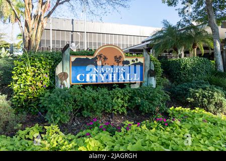 Naples, Floride, États-Unis - 31 décembre 2021 : Naples City Hall est montré, Floride, États-Unis. Banque D'Images