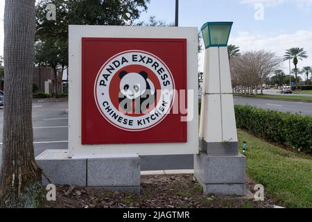 Orlando, Floride, États-Unis - 5 janvier 2022 : gros plan de l'enseigne du restaurant Panda Express à Orlando, Floride, États-Unis. Banque D'Images