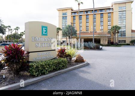 Orlando, Floride, États-Unis - 5 janvier 2022: Embassy Suites by Hilton est montré à Orlando, Floride, États-Unis. Banque D'Images