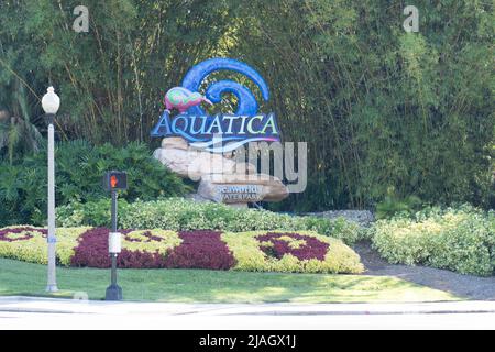 Orlando, FL, Etats-Unis - 6 janvier 2022: Le panneau Aquatica est montré à Orlando, FL, Etats-Unis. Banque D'Images