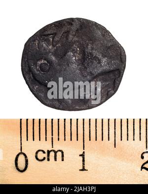 Pièces de cuivre de la Horde d'Or. Numéro 3 1. Macro. Isolé sur blanc Banque D'Images