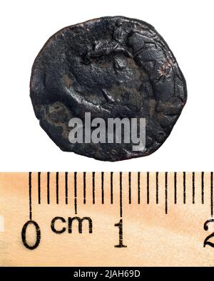 Pièces de cuivre de la Horde d'Or. Numéro 8 2. Macro. Isolé sur blanc Banque D'Images