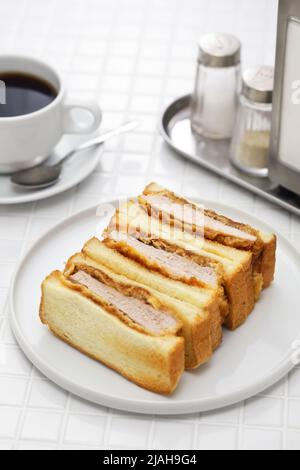 Katsu Sand (sandwich au côtelette de porc frite), cuisine japonaise Banque D'Images