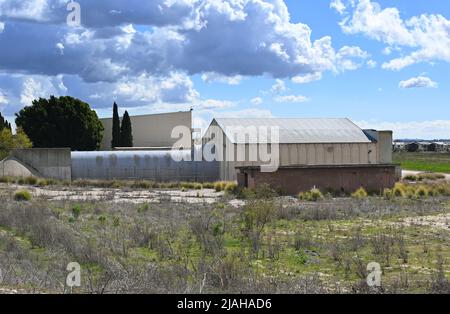 IRVINE, CALIFORNIE - 23 FÉVRIER 2022 : bâtiments de l'ancienne station aérienne de l'USMC El Toro, qui fait maintenant partie du Grand Parc et dont la démolition est prévue. Banque D'Images