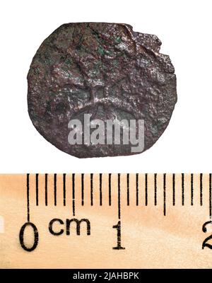 Pièces de cuivre de la Horde d'Or. Numéro 15 2. Macro. Isolé sur blanc Banque D'Images