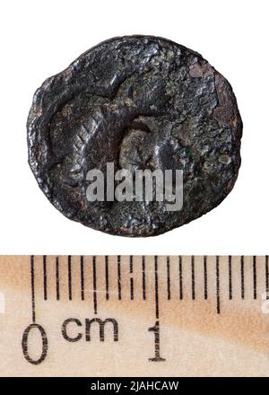 Pièces de cuivre de la Horde d'Or. Numéro 16 2. Macro. Isolé sur blanc Banque D'Images