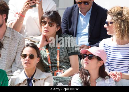 Paris, France. 30 mai 2022, Nolwenn Leroy dans les stands lors de l'ouverture française Roland Garros 2022 sur 29 mai 2022 à Paris, France. Photo de Nasser Berzane/ABACAPRESS.COM Banque D'Images