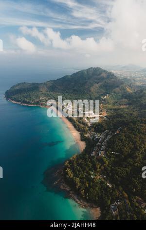 Sunrise Aerial tourné à Kamala Beach, Phuket, Thaïlande, Asie du Sud-est Banque D'Images