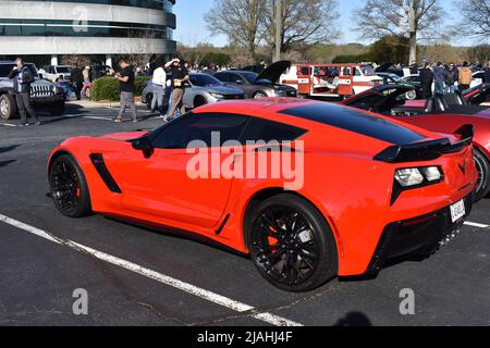 Une Corvette Stingray rouge C7 exposée lors d'un salon de voiture. Banque D'Images