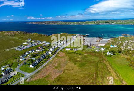 Vue aérienne du drone du village de Fionnphort sur l'île de Mull, Argyll et Bute, Écosse, Royaume-Uni Banque D'Images