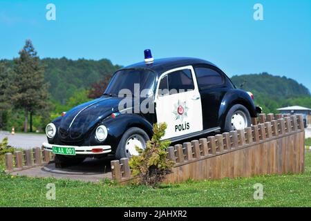 Voiture de police, Volkswagen sa voiture rétro la plus emblématique, la VW Beetle Bolu Turquie Banque D'Images