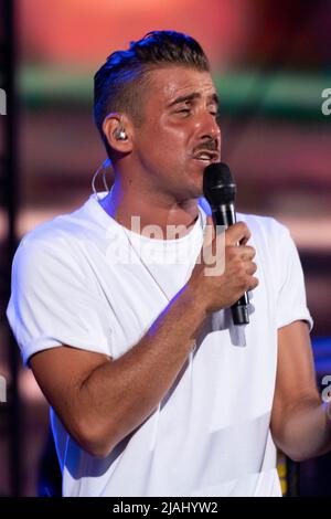 Vérone, Italie. 7th juillet 2022. Le chanteur italien Francesco Gabbani lors de ses concerts dans l'Arena di Verona, pour 'ViceVersa tour' Banque D'Images