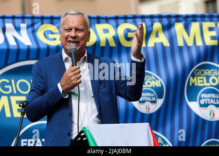 Dario Allevi est vu tandis que Giorgia Meloni, chef du parti politique des Fratelli d'Italia a parlé en soutien du candidat de centre-droit Dario Allevi à Monza, Italie, sur 30 mai 2022 Banque D'Images