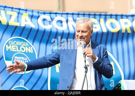 Dario Allevi est vu tandis que Giorgia Meloni, chef du parti politique des Fratelli d'Italia a parlé en soutien du candidat de centre-droit Dario Allevi à Monza, Italie, sur 30 mai 2022 Banque D'Images