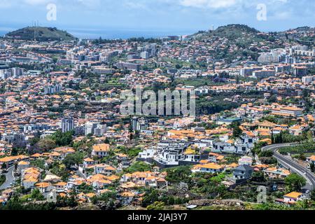 Funchal, la capitale de Madère, vu du réseau de téléphérique. Banque D'Images