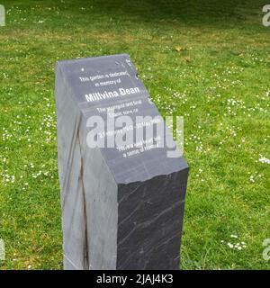 Pierre commémorative du doyen de Millvina dernier survivant de la catastrophe du Titanic au jardin commémoratif du doyen de Millvina à Southampton, Hampshire, Angleterre, Royaume-Uni Banque D'Images