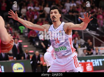 Bonn, Allemagne. 05th mars 2022. Telekom Dome, Basketball Bundesliga, playoff, semifinal, BBL, Telekom paniers Bonn vs Bayern Munich, Nihad Djedovic (Bayern) regarde dessus. Crédit : Juergen Schwarz/Alay Live News Banque D'Images