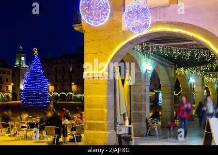 Les rues de Vic, en Espagne, sont décorées avec goût à Noël Banque D'Images